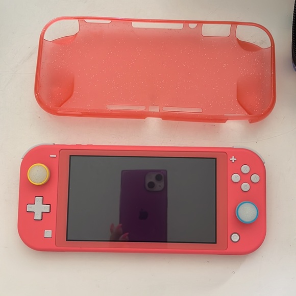 Nintendo Switch Lite - Picture 3 of 15